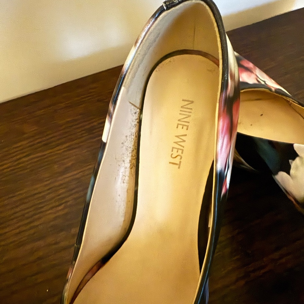 NWOT Nine West Floral Black Heels - Picture 4 of 4